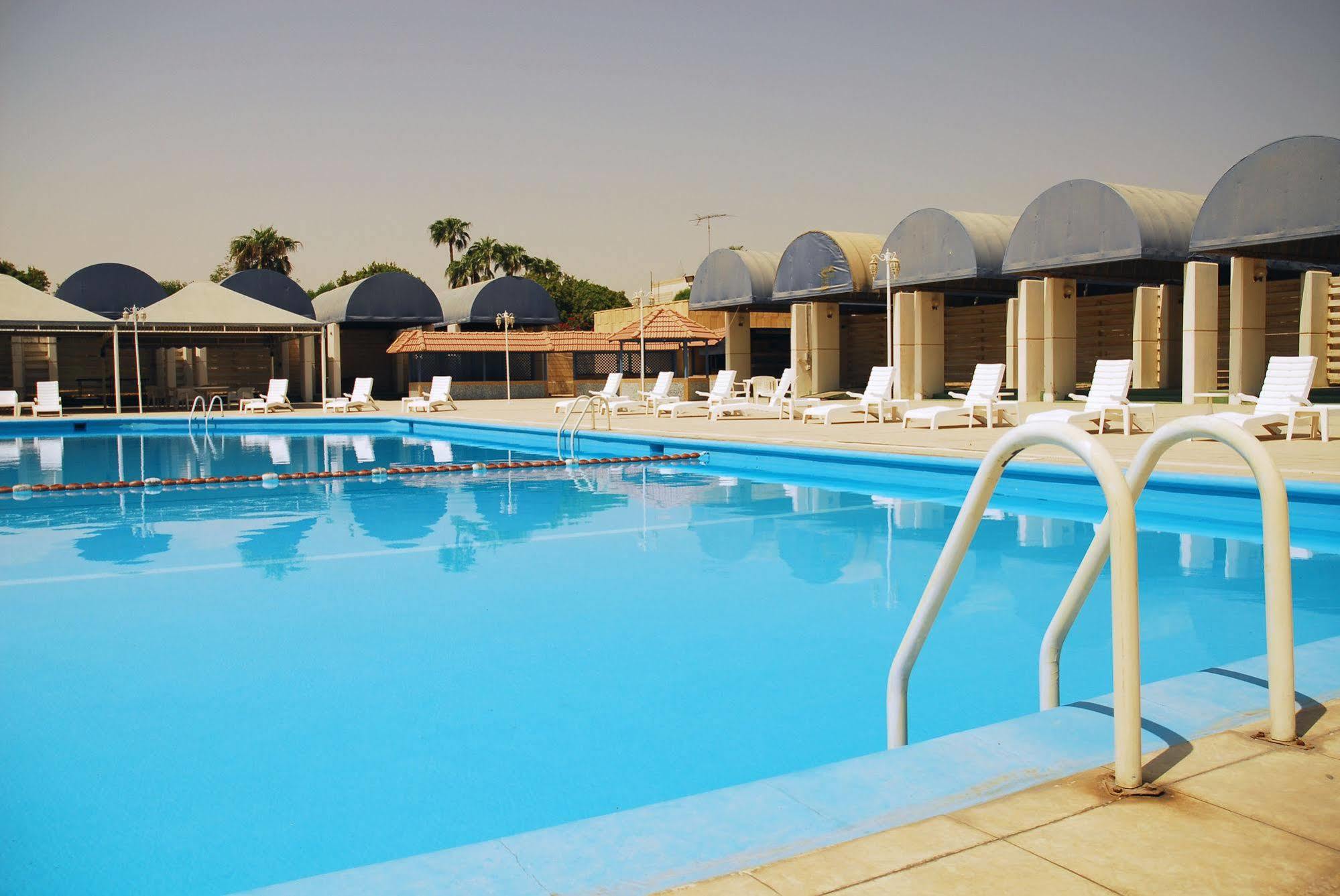 Dhahran International Hotel ภายนอก รูปภาพ